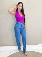 CALÇA JEANS MOM COM DETALHE DE FIVELA MARTINA