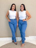 CALÇA JEANS MOM COM DETALHE DE FIVELA MARTINA