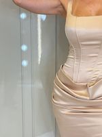 VESTIDO ESTILO CORSET DE CETIM LEOPOLD