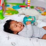 Copo com Alça Tritan Grip n' Sip Dino 240ml (4m+) - Nuby