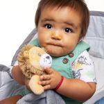 Naninha Conforto para bebê em soft Leão (3m+) - Clingo