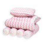 Kit Berço: Rolinhos Laterais + Rolinho Cabeceira + Almofada Quadrada + Almofada Retangular Chevron Rosa - Petit