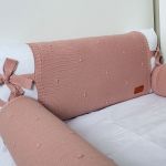 Kit Berço: Rolinhos Laterais + Rolinho Cabeceira + Almofada Retangular Tricot Bubbles Rosa Antigo - Aime