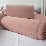 Kit Berço: Rolinhos Laterais + Rolinho Cabeceira + Almofada Retangular Tricot Bubbles Rosa Antigo - Aime