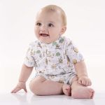 Macacão curto para bebê em suedine Leão - Up Baby