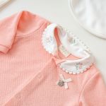 Macacão longo c/ golinha para bebê em malha tricot Coelha Camponesa Rosa - Mini & Co.
