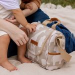 Mala com rodinhas + Bolsa Anne + Frasqueira Térmica Emy Safari Caqui – Masterbag