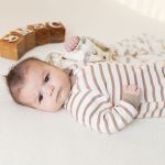 Macacão longo c/ zíper para bebê em suedine Savana - Mini & Co.