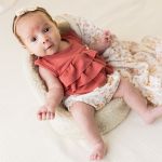Macacão regata babadinhos em algodão egípcio Floral Coelha - Mini & Co.