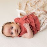Macacão regata babadinhos em algodão egípcio Floral Coelha - Mini & Co.