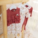 Macacão regata babadinhos em algodão egípcio Floral Coelha - Mini & Co.