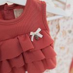 Macacão regata babadinhos em algodão egípcio Floral Coelha - Mini & Co.