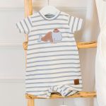 Macacão curto para bebê em suedine Mar Baleia - Mini & Co.