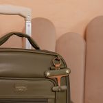 Mala com rodinhas + Bolsa Anne + Bolsa Térmica Vicky Avião Oliva - Masterbag