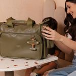 Mala com rodinhas + Bolsa Anne + Bolsa Térmica Vicky Avião Oliva - Masterbag