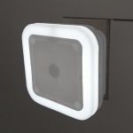 Luz Noturna com Sensor Automático LED Bivolt - Buba