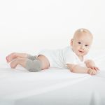 Joelheira Antiderrapante para bebê Cinza (6m+) - Buba