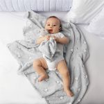 Manta para bebê em Soft Estrelinhas Cinza (3m+) - Buba