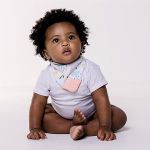 Babador Bandana com Mordedor Arco-Íris e Abelha (4m+) - Buba