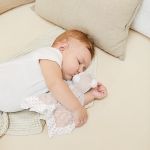 Naninha para bebê em soft Soninho Estrelado Bege (3m+) - Buba