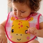 Kit Papinha Babador Anatômico com Fraldinha de Boca atoalhada Girafinha - Fisher Price