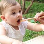 Colher de Treinamento com Cabo Longo Bam N’ Boo Rosa (6m+) - Fisher Price
