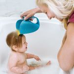 Caneca Baleia Moby para enxágue de Banho Azul - Skip Hop