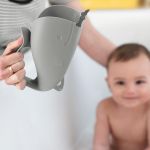 Caneca Baleia Moby para enxágue de Banho Cinza - Skip Hop