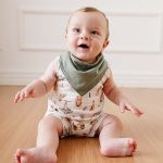 Macacão regata c/ Babador Bandana em algodão egípcio Savana - Mini & Co.
