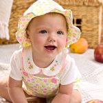 Jardineira c/ Body curto em suedine Estrelinhas - Up Baby