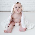 Toalha de banho c/ forro em fralda Urso Azul - Mini & Co.