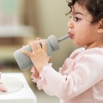 Copo com Canudo em Silicone Platinum Sand 200ml (6m+) - Kikka Boo