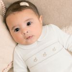 Macacão Longo c/ golinha em algodão Pima Peruano Cavalinhos Marfim - Up Baby