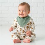 Macacão longo c/ Babador Bandana em algodão egípcio Capivara Boys - Mini & Co.