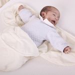 Cobertor de vestir para bebê Super Soft Marfim (0m+) - Buba