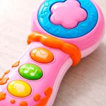 Microfone Baby Luz e Som Rosa (6m+) - Pais e Filhos