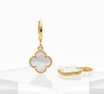 ARGOLA TREVO MADREPEROLA - BANHADO EM OURO 18K