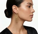 BRINCO CASCATA TRIÂNGULO BANHADO EM OURO 18K