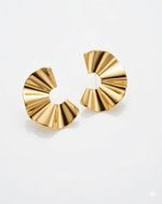 BRINCO MARTELADO MEIA LUA GOLD BANHADO A OURO 18K