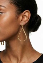 BRINCO MAXI TRIÂNGULO BOLD - BANHADO EM OURO 18K