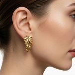 BRINCO ORGÂNICO FOLHA - BANHADO EM OURO 18K