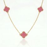 CHOKER REGULÁVEL 3 TREVOS COM RESINA ROSA BANHADO EM OURO 18K