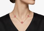 CHOKER REGULÁVEL 3 TREVOS COM RESINA ROSA BANHADO EM OURO 18K