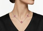 CHOKER REGULÁVEL 3 TREVOS COM RESINA ROSA BANHADO EM PRATA 925