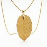 COLAR COM PINGENTE EM FORMATO DE FOLHA BANHADO EM OURO 18K