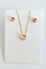 CONJUNTO BRINCO + COLAR CORAÇÃO ROSA - BANHADO EM OURO 18K