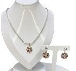 CONJUNTO BRINCO + COLAR FLOR COM ZIRCONIAS - BANHO EM PRATA 925