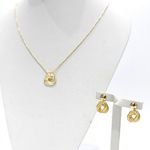 CONJUNTO COLAR MEDALHA ENTRELAÇADA + BRINCO BANHADO A OURO 18K