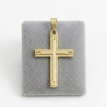PINGENTE CRUZ COM DETALHES BANHADO A OURO 18K