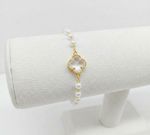 PULSEIRA DE PÉROLAS COM TREVO PEROLADO BANHADO EM OURO 18K
